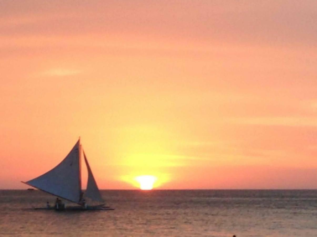 Chateau De Boracay Balabag  Bagian luar foto