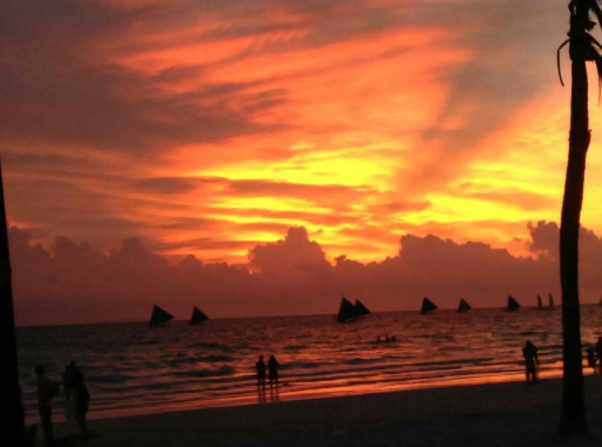 Chateau De Boracay Balabag  Bagian luar foto